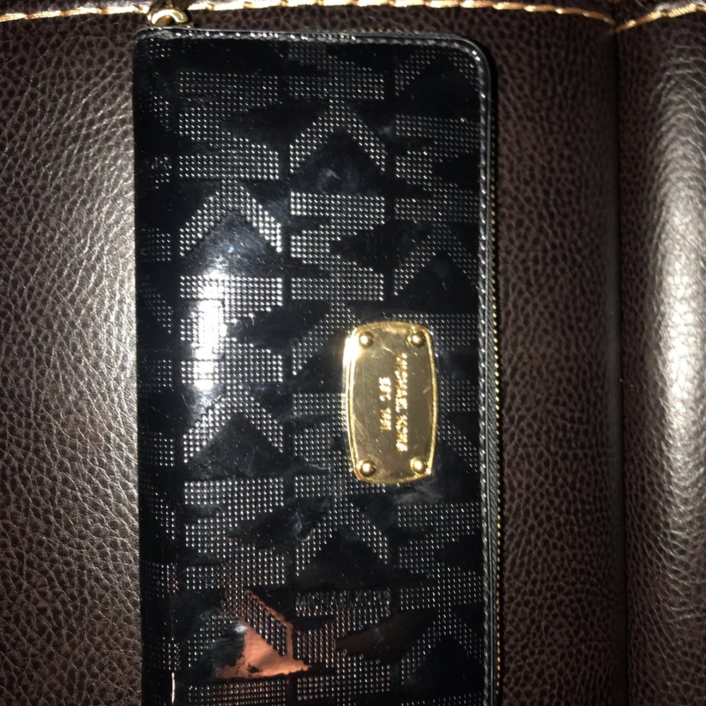 ❤️SOLD❤️ Michael Kors Patten Leather Wallet